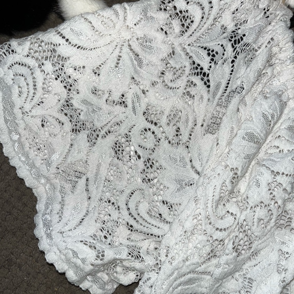 🧨Large lace off shoulder top - Picture 6 of 10